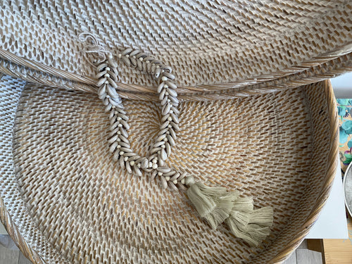 Shell / Tassel necklet- cream