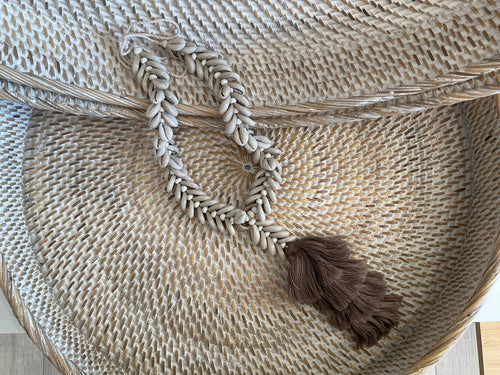Shell/tassel necklet- mocha